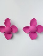 Shopika Cercei in forma de floare cu patru petale fucsia mat