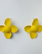 Shopika Cercei in forma de floare cu patru petale galben mat