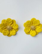 Shopika Cercei in forma de floare cu petale duble si auriu in mijloc galbeni