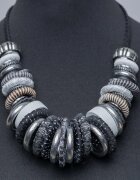Shopika Colier gri-negru cu anouri din lemn si metal