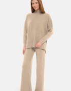 Shopika Compleu cu pantaloni si pulover cu gat semiinalt si buzunare din tricotaj fin bej