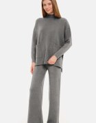 Shopika Compleu cu pantaloni si pulover cu gat semiinalt si buzunare din tricotaj fin gri