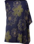 Shopika Esarfa casmir dubla fata cu flori mari verzi pe fond bleumarin