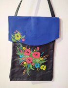 Shopika Geanta veselã din piele naturala neagra și albastru electric cu motiv floral