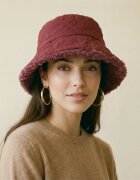 Shopika Palarie clos reversibila cu o fata blanita si o fata aspect matlasat bordo