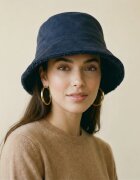 Shopika Palarie clos reversibila cu o fata blanita si o fata catifelata bleumarin