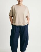 Shopika Pantaloni carrot croiala conica cu pense din tricot vascoza punto milano bleumarin
