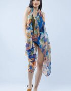 Shopika Pareo plaja din material plisat matasos si usor imprimeu abstract bleumarin si portocaliu
