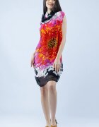 Shopika Pareo plaja din material plisat matasos si usor motive florale fucsia cu portocaliu