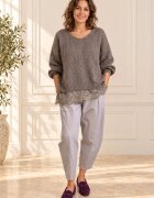 Shopika Pulover pufos bej inchis oversize cu dantela pe margini si decolteu in V