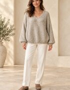 Shopika Pulover pufos bej oversize cu dantela la decolteu in V si maneci bufante