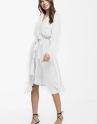 Shopika Rochie eleganta din matase si vascoza petrecuta cu maneci vaporoase si croiala asimetrica alba