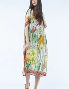 Shopika Rochie lunga de plaja tip poncho cu flori mari pe fond alb