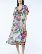 Shopika Rochie lunga de plaja tip poncho cu motive florale pe fond alb