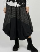 Shopika Romania Fusta midi cu colturi din bumbac neagra cu dungute albe sus