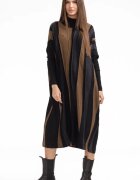 U See Rochie oversize tricotata cu dungi unduitoare si croi lejer negru-camel