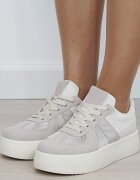 Ideal Shoes Sneakers bej cu plasa perforata translucida 8992 M3