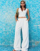 Stradivarius Pantaloni Drepți Cu Efect De In Ecru Xs