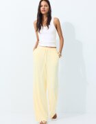 Stradivarius Pantaloni Fluizi Cu Aspect De In Galben Pastel M