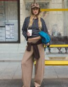 Stradivarius Pantaloni Jogger Barrel Cu Textură Moale Maro Xxs