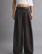 Stradivarius Pantaloni Largi Cu Pense Și Curea Maro 32