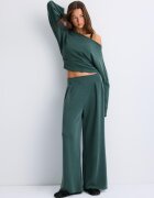 Stradivarius Pantaloni Largi Cu Pense Și Textură Fină Kaki L