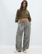 Stradivarius Pantaloni Tehnici Cu Detaliu De Pliuri Și Imprimeu Negru Xxs