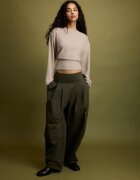Stradivarius Tricou Cu Guler Bărcuță Și Betelie Piatră L