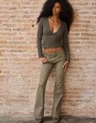 Stradivarius Tricou Cu Mânecă Lungă Și Tăietură Sub Bust Kaki Xs