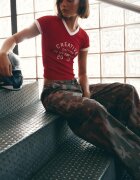 Stradivarius Tricou Grafic Cu Decolteu În V Roșu L