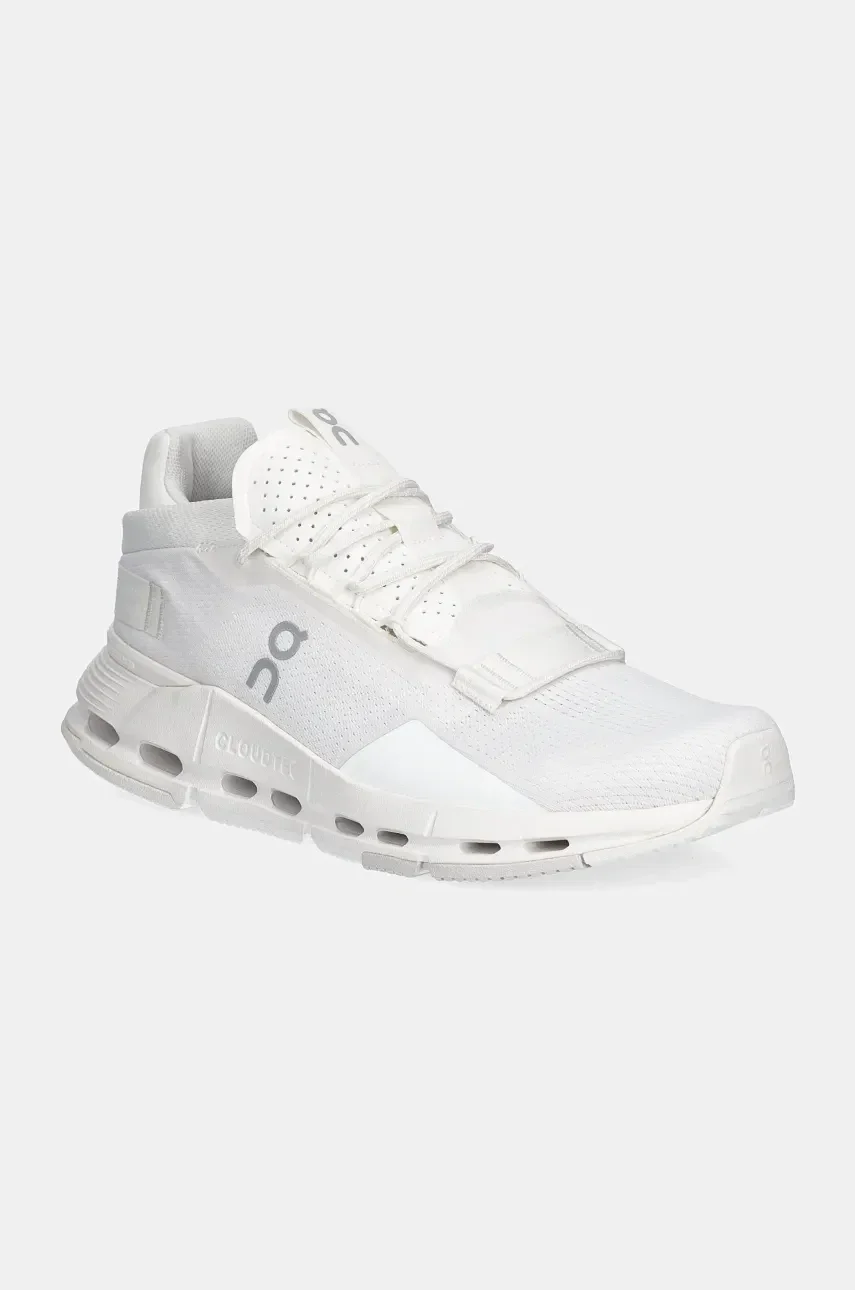 On sneakers CLOUDNOVA 2