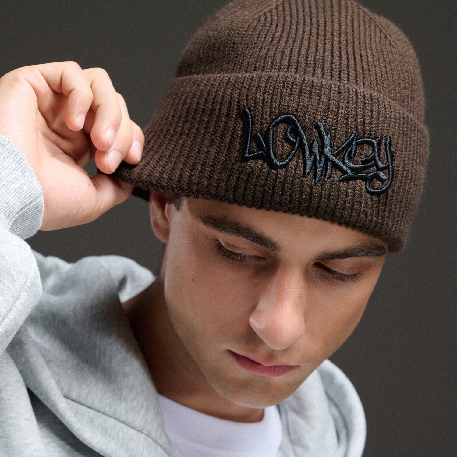 Cropp Căciulă beanie cu aplicație cusută - maro