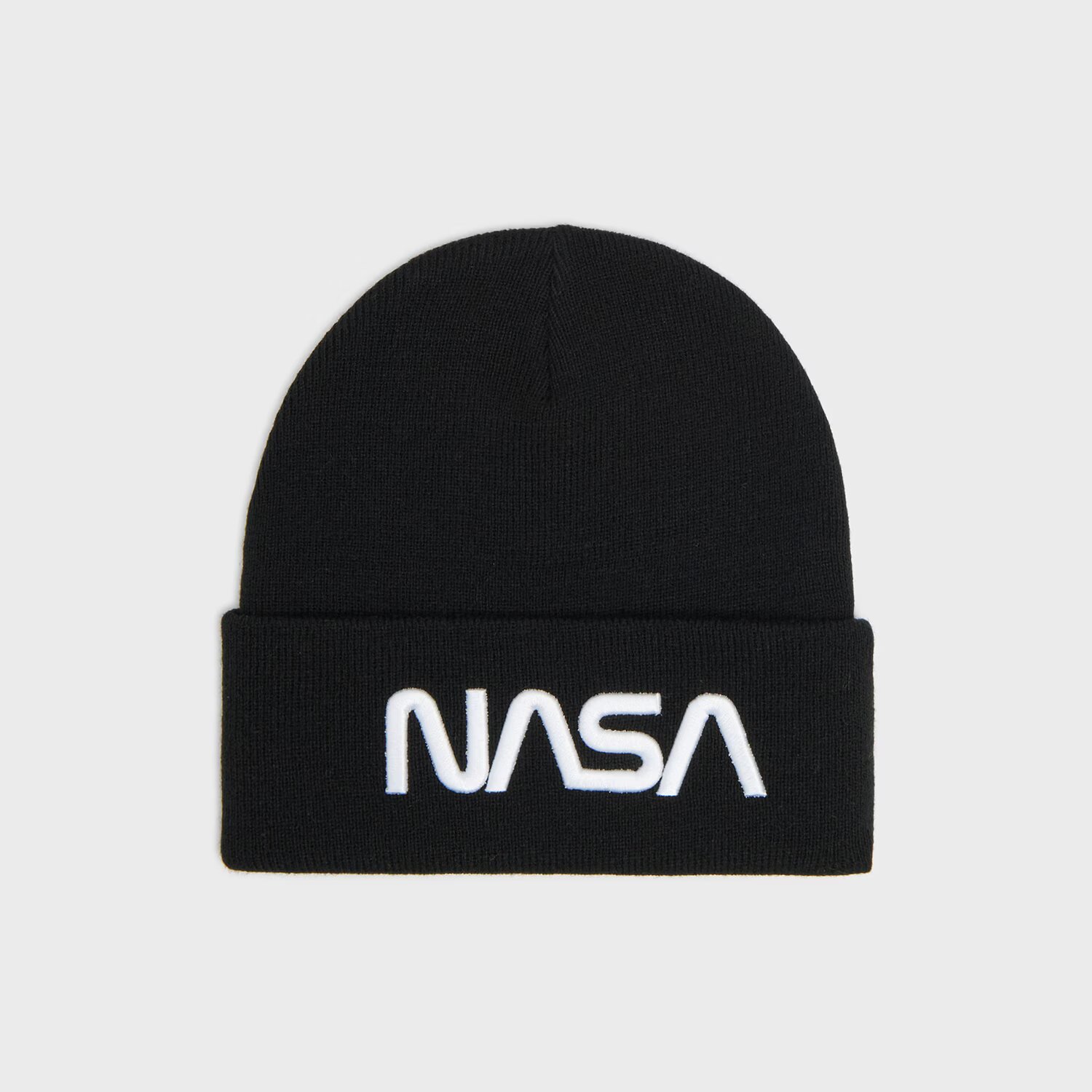 Cropp Căciulă beanie neagră cu aplicație cusută NASA - negru