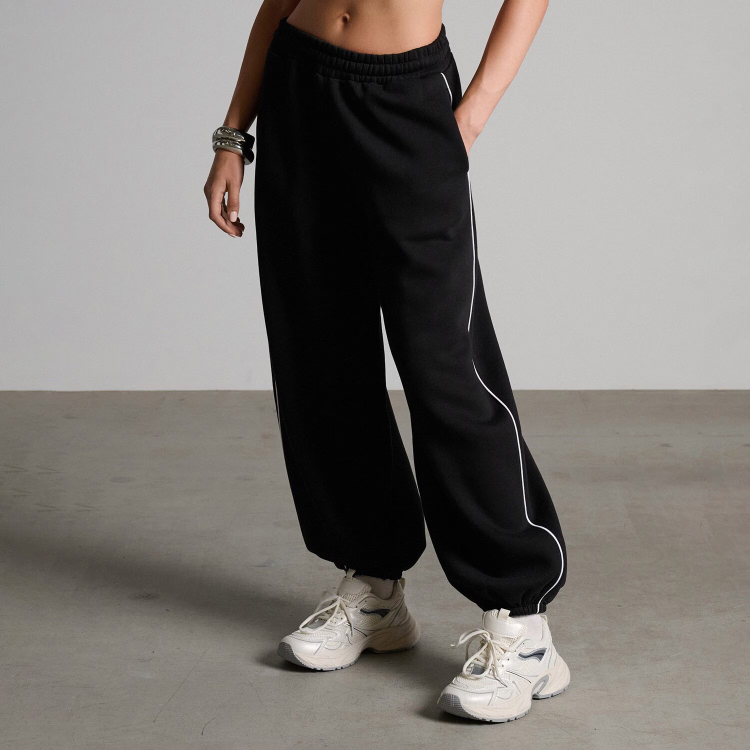 Cropp Pantaloni de training jogger - negru