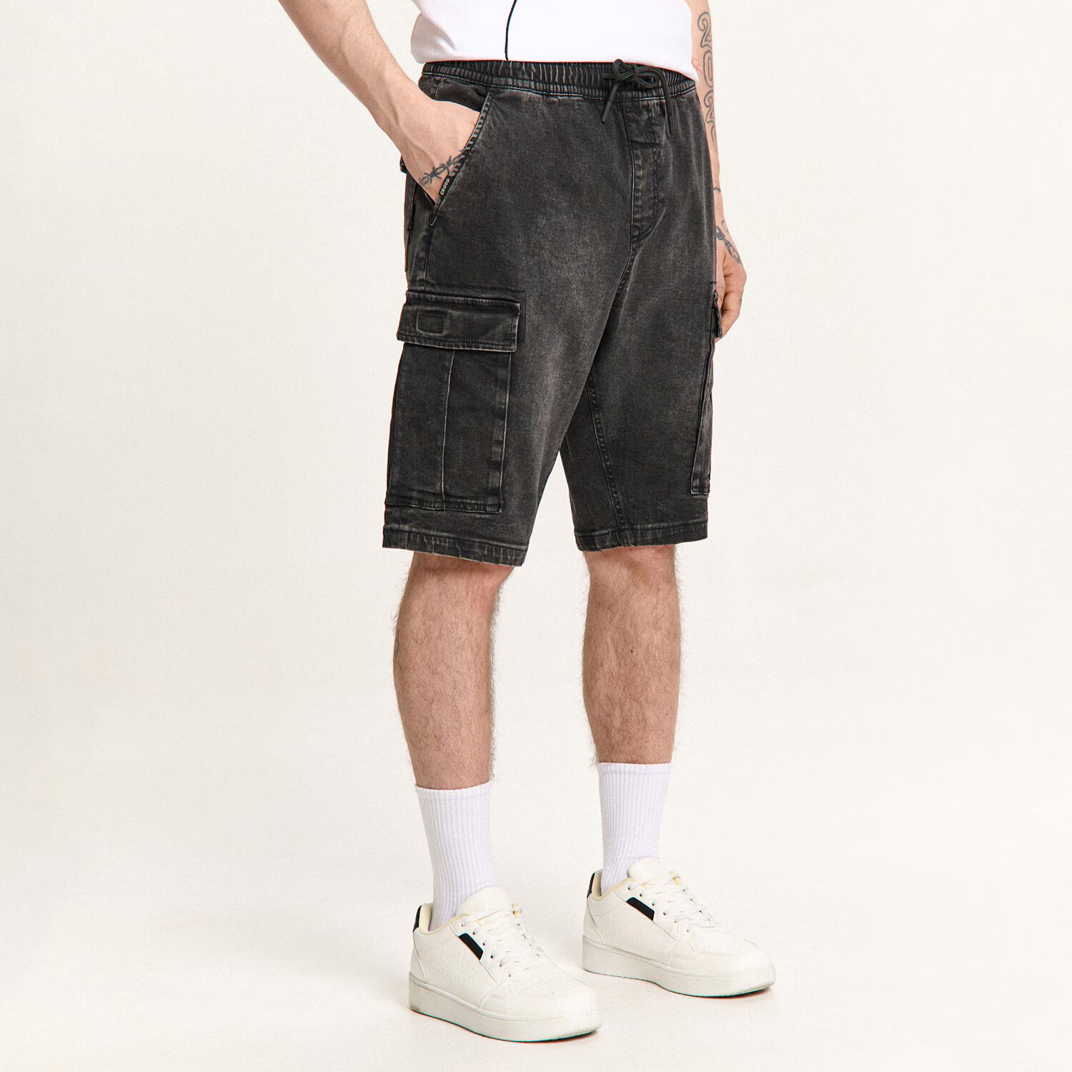 Cropp Pantaloni scurți de blugi cu efect prespălat - GRI