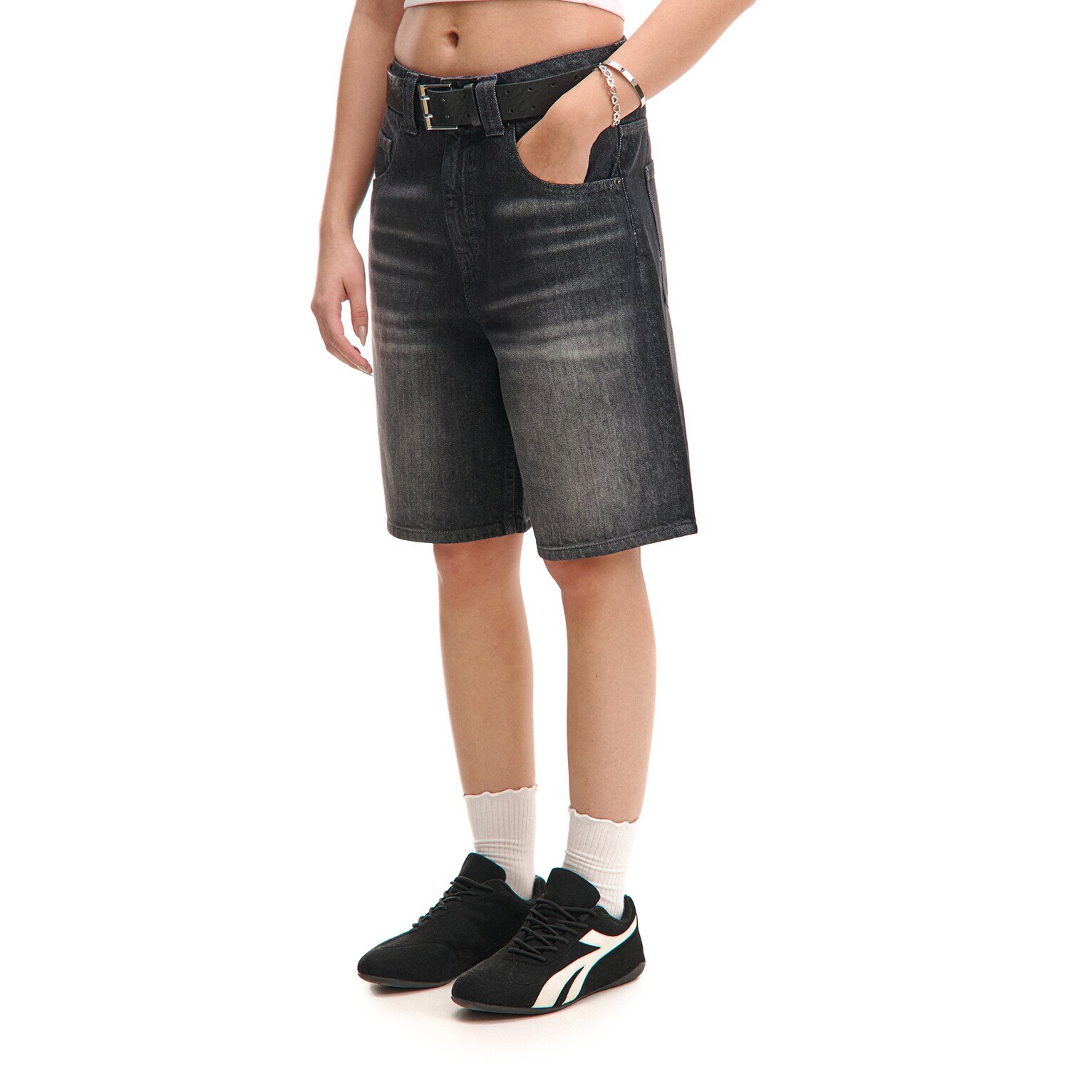 Cropp Pantaloni scurți de blugi cu efect prespălat - negru
