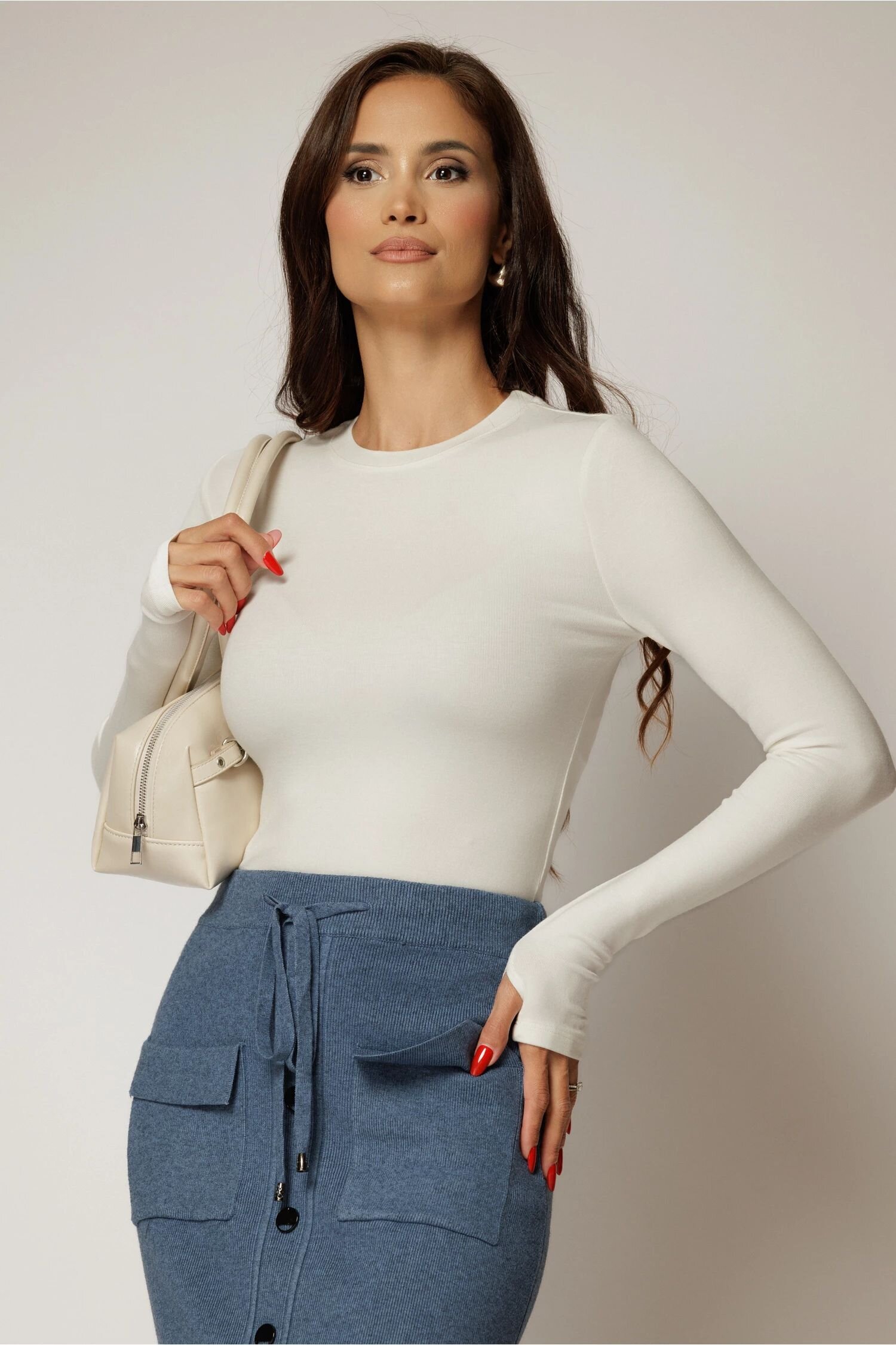  Bluza alba din viscoza cu maneci lungi si decolteu rotund