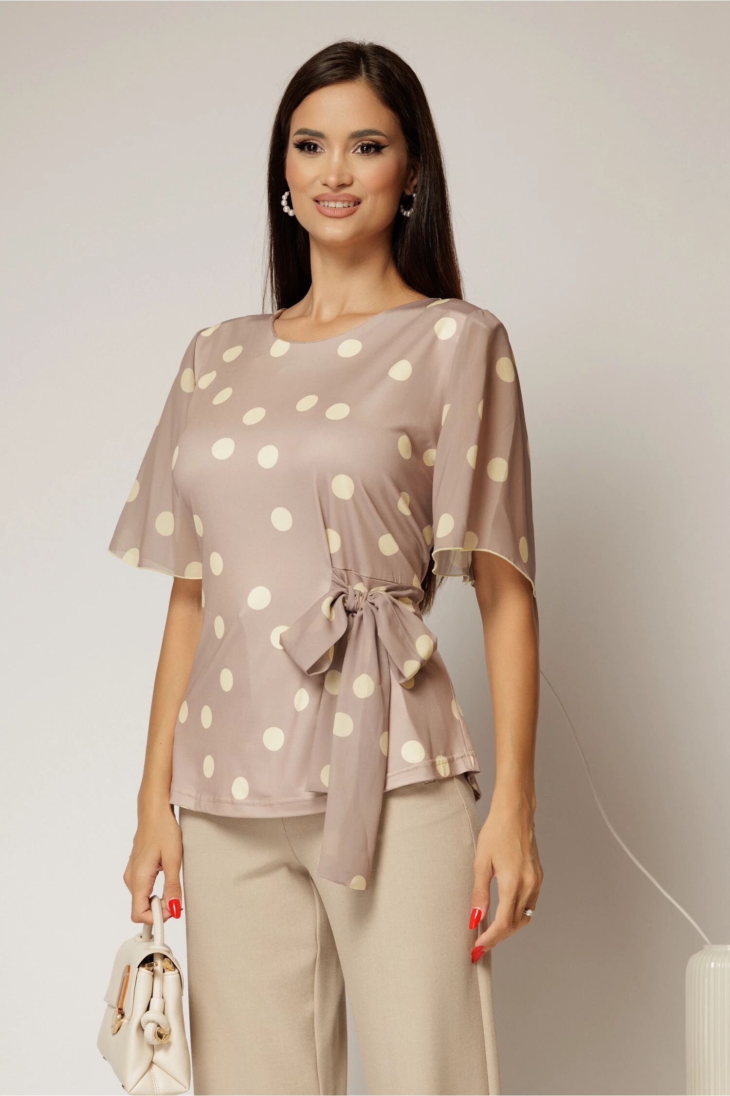  Bluza bej din viscoza cu buline galbene