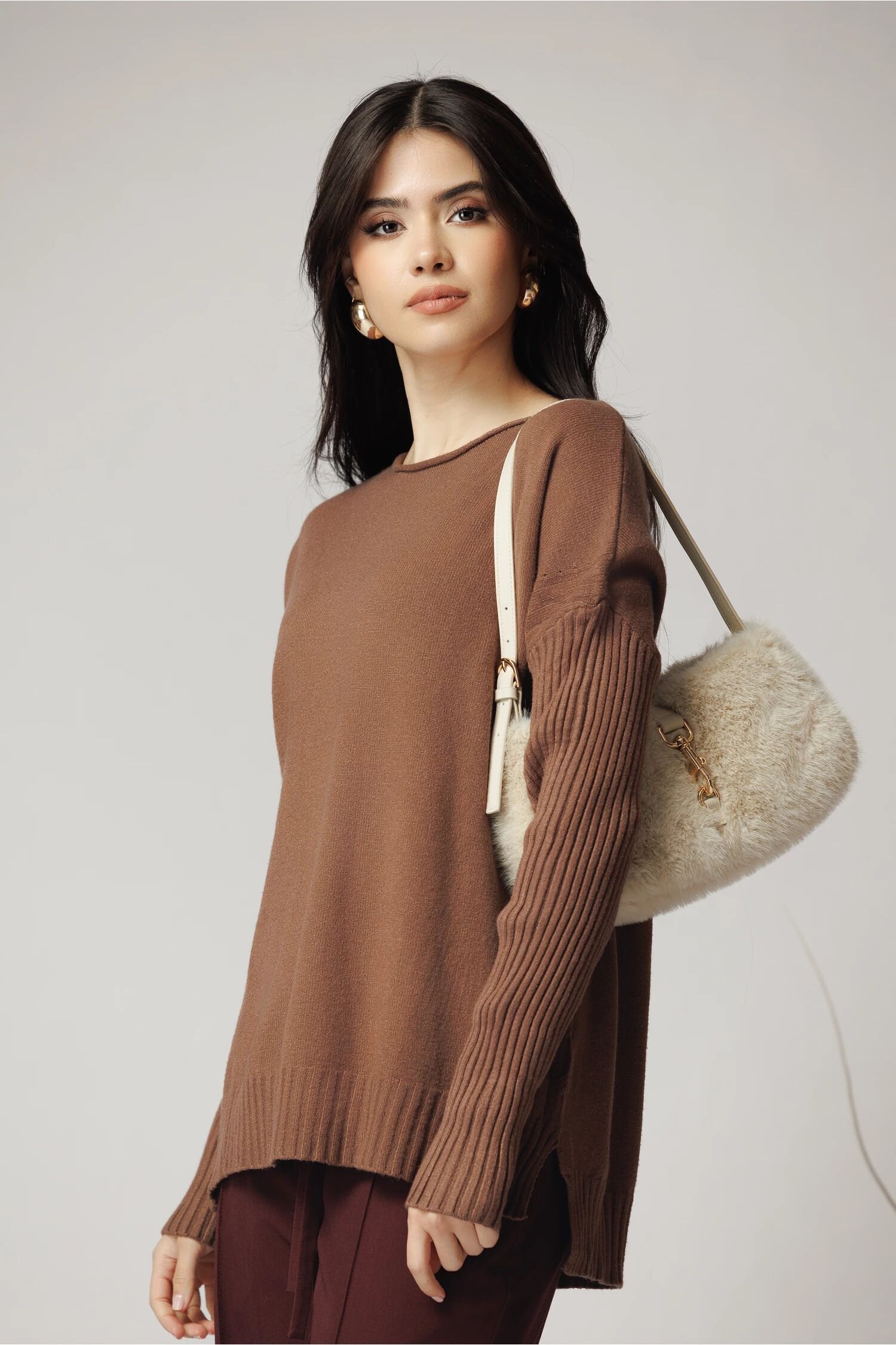  Bluza casual din tricot maro cu maneci reiate