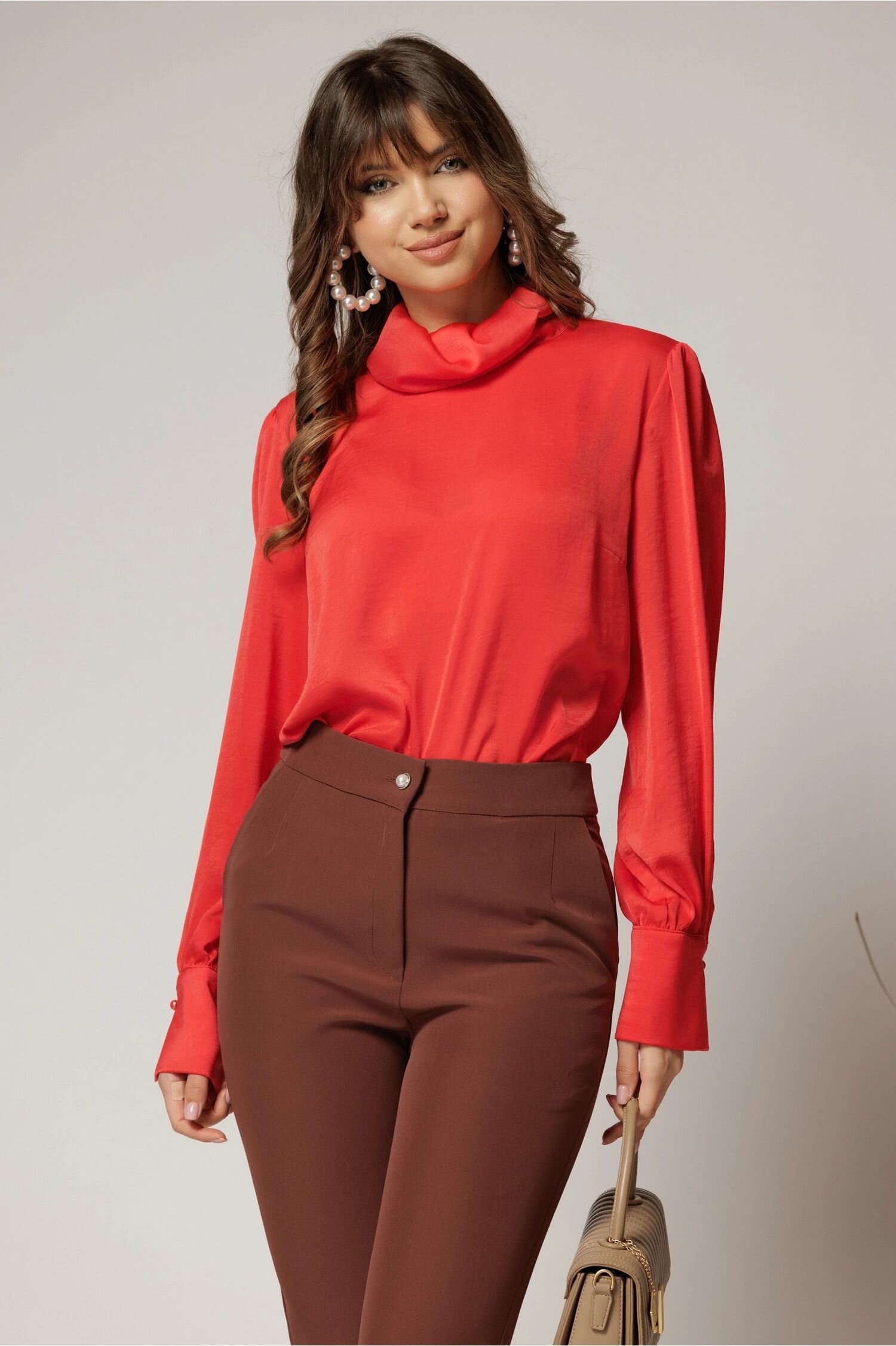  Bluza dama corai cu guler tip barcuta din voal si croi lejer