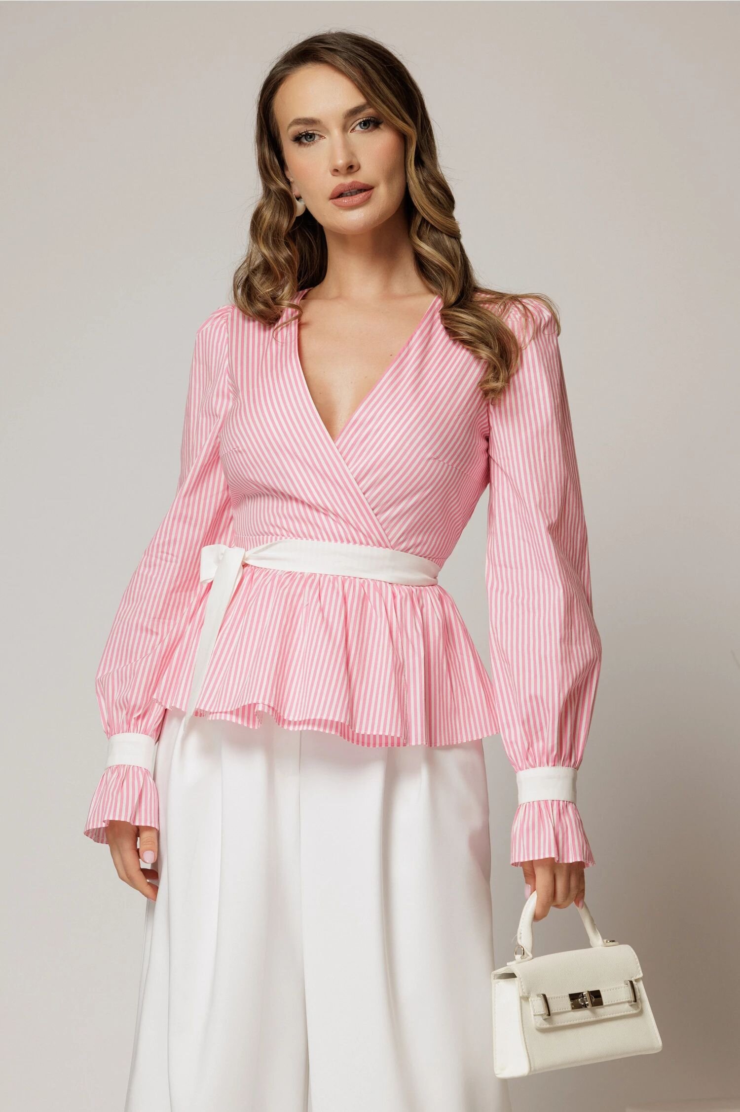  Bluza DY Fashion roz in dungi din poplin cu decolteu petrecut si maneci evazate