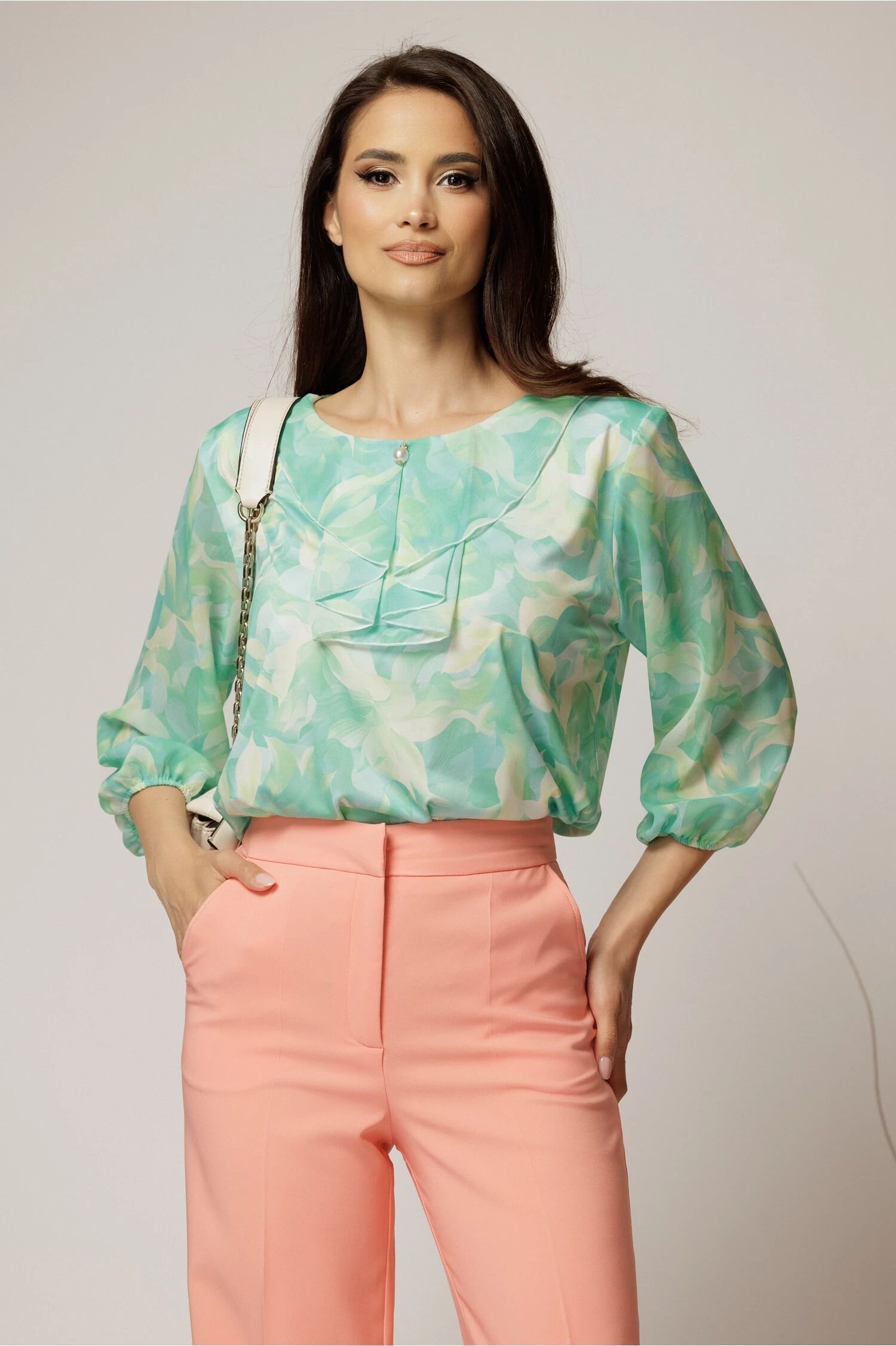  Bluza eleganta din viscoza cu imprimeu lila si roz si croi lejer