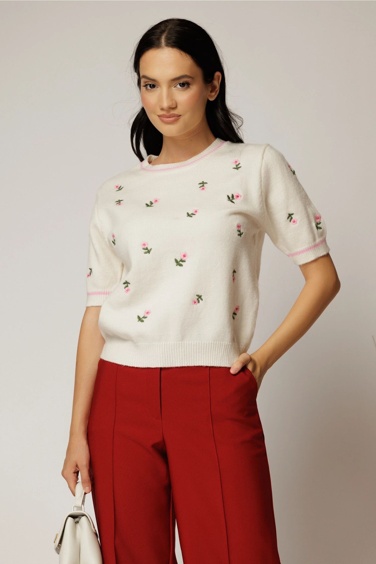  Bluza ivoar din tricot cu flori roz tricotate