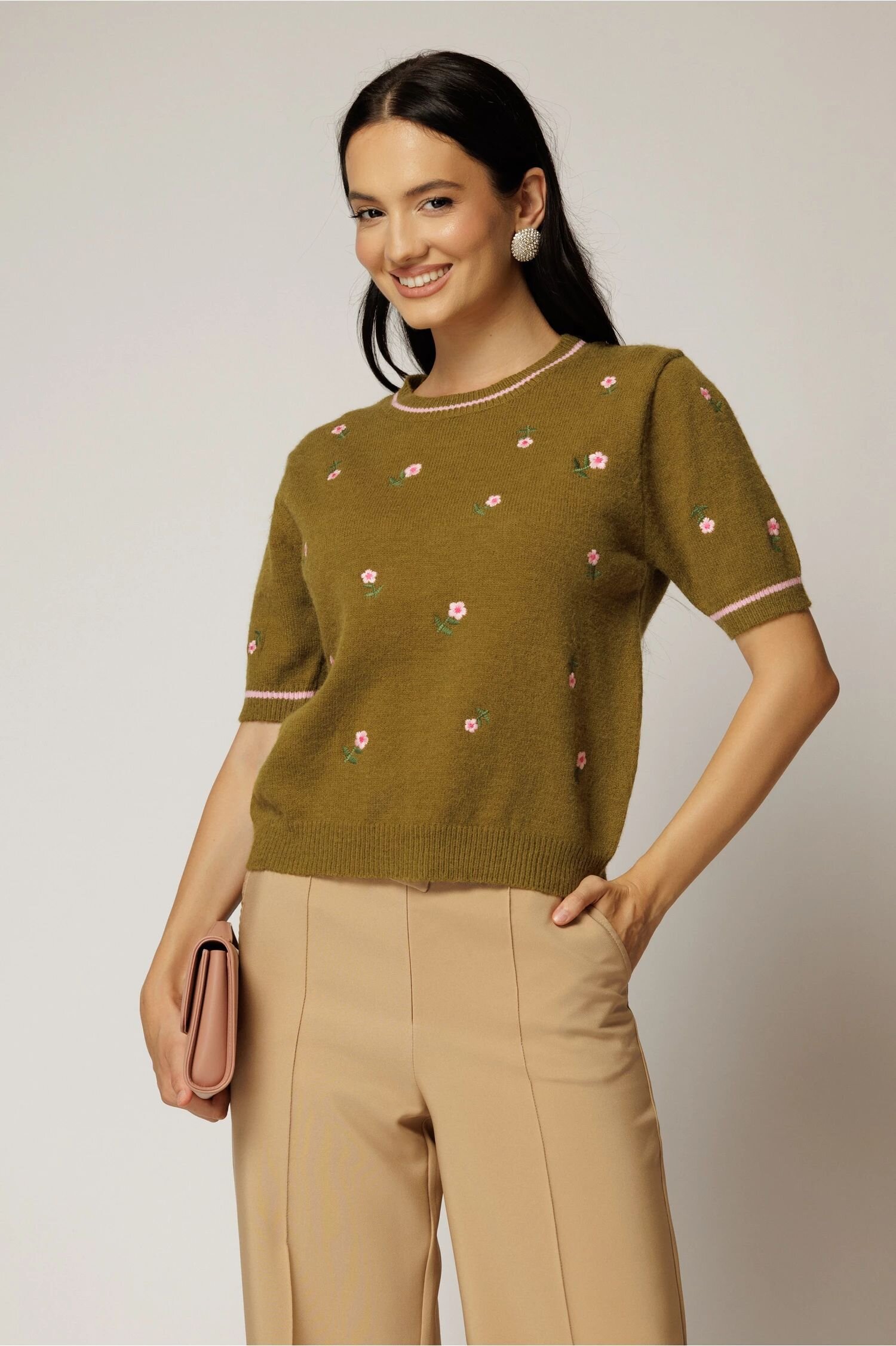  Bluza kaki din tricot cu flori roz tricotate