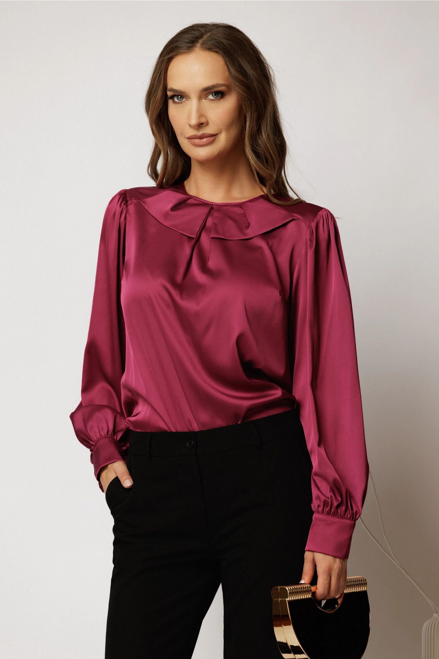  Bluza magenta din satin cu decolteu rotund si croi lejer
