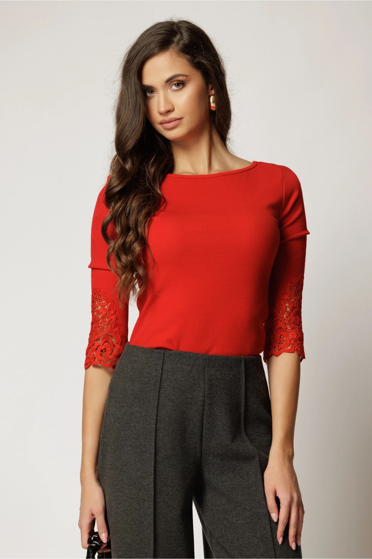  Bluza rosie cu adaos de bumbac cu striatii si insertii din dantela