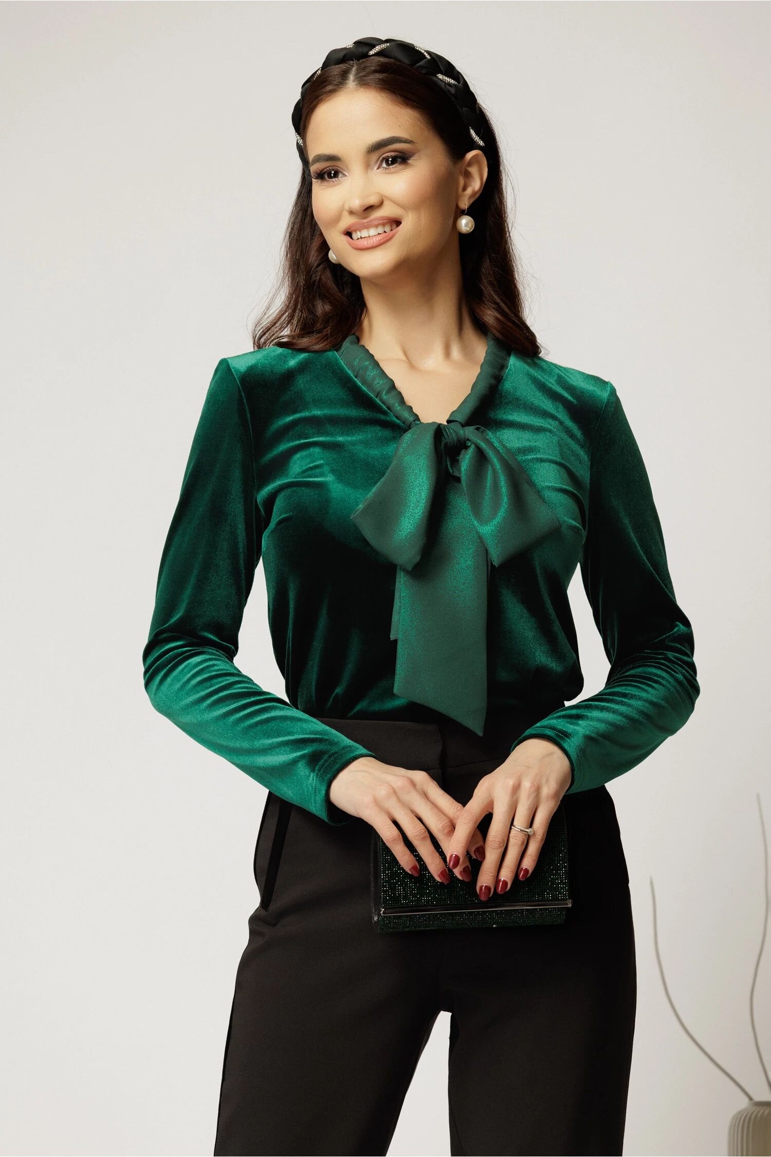  Bluza verde din catifea cu guler esarfa