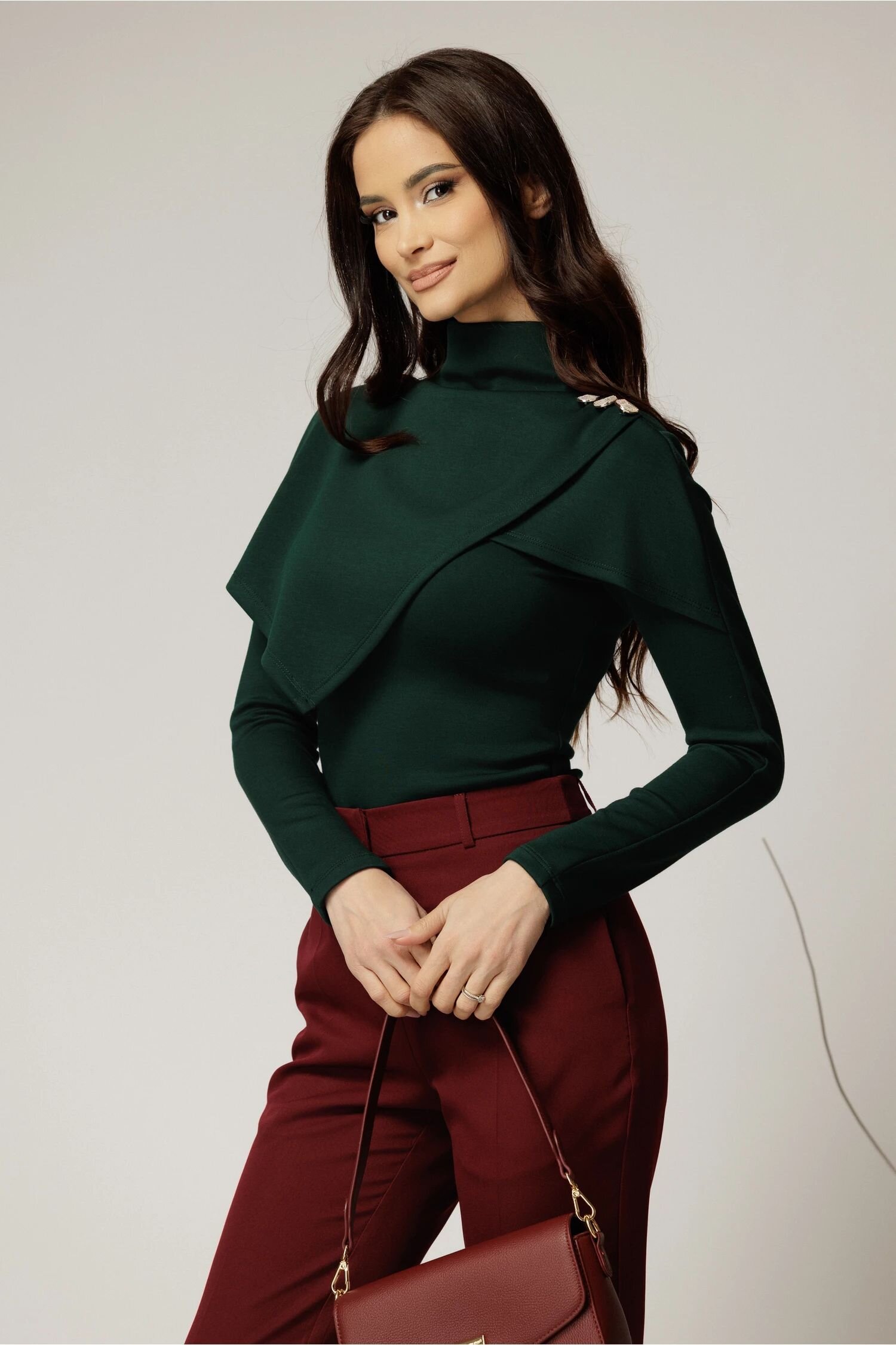  Bluza verde din jerse cu nasturi decorativi si design atipic