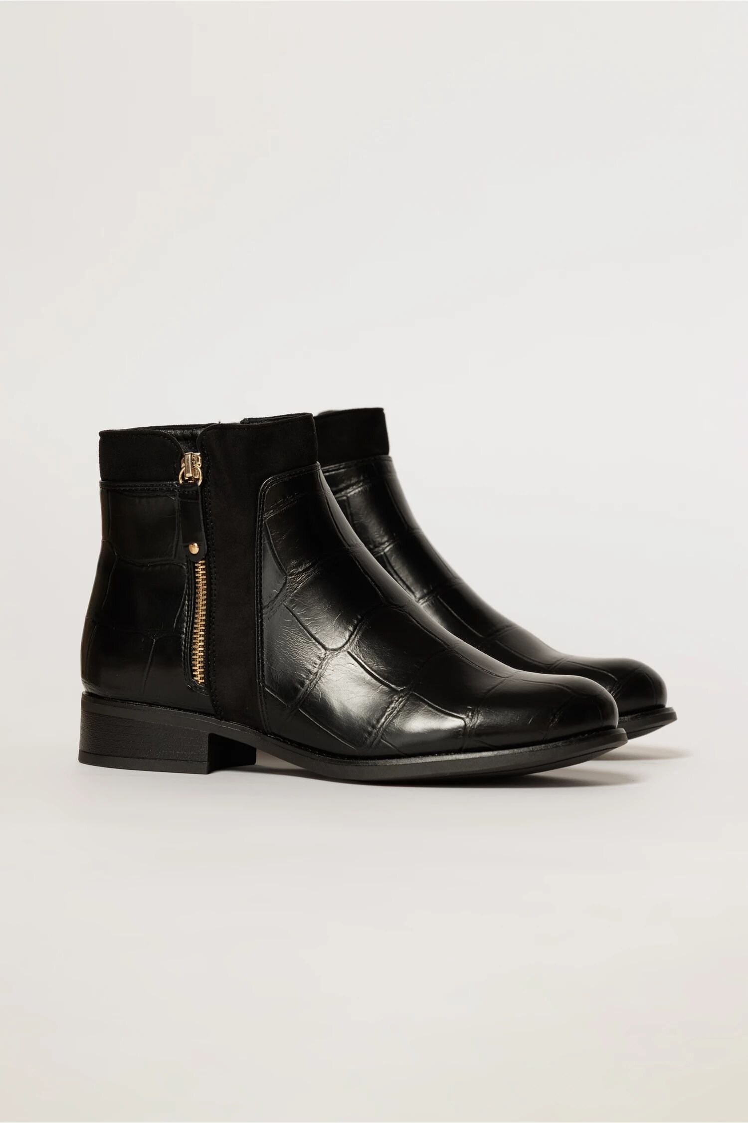  Botine negre elegante cu toc jos si textura piele de crocodil