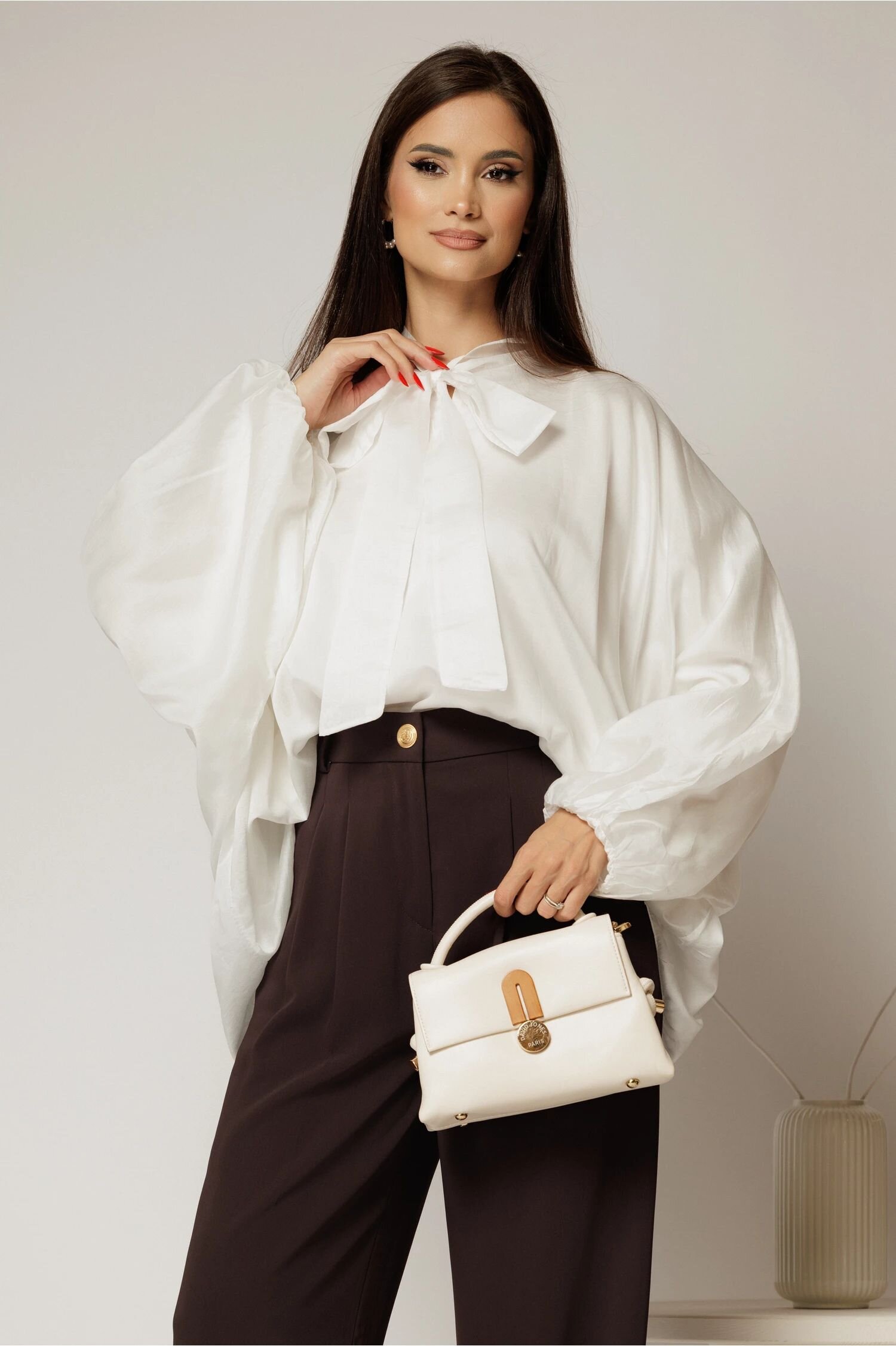  Camasa alba din tencel cu maneca ampla si guler tip esarfa